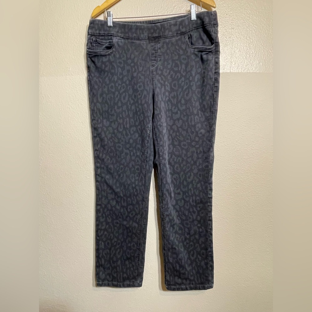 D&co women’s Gray Leopard Print Women's Jeans